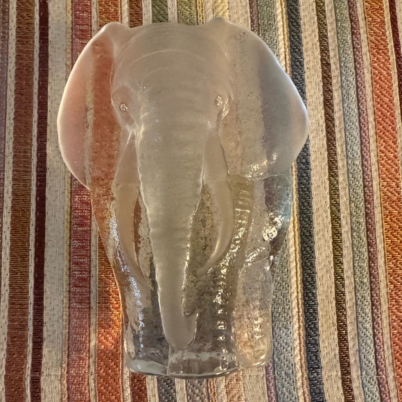 Mats Jonasson Sweden signed elephant frosted crystal figurine. Like new. 6x5 - Picture 1 of 5